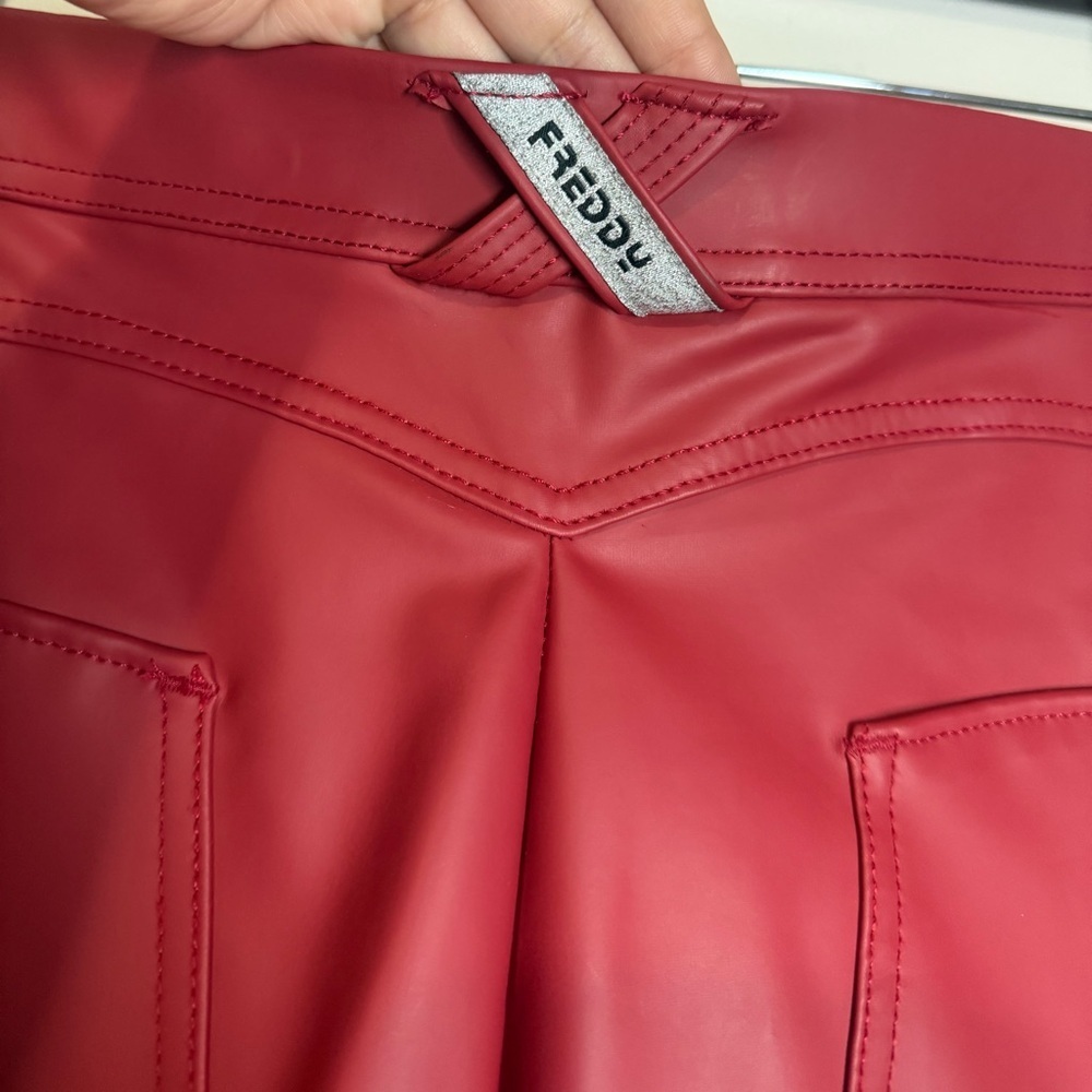 Freddy WRUP Curvy Faux Leather - High Waisted - Ankle
Length Pant - Picture 8 of 12